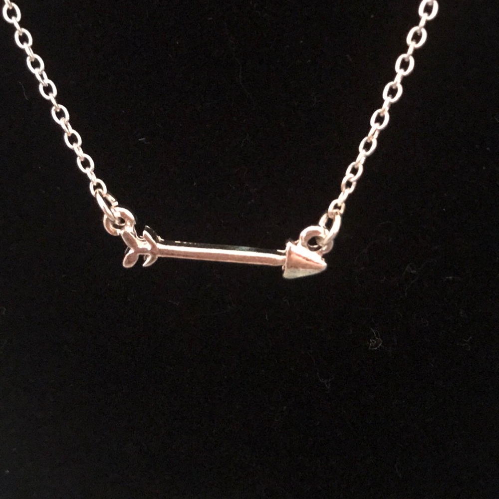 Arrow neckless! - Picture 2 of 3